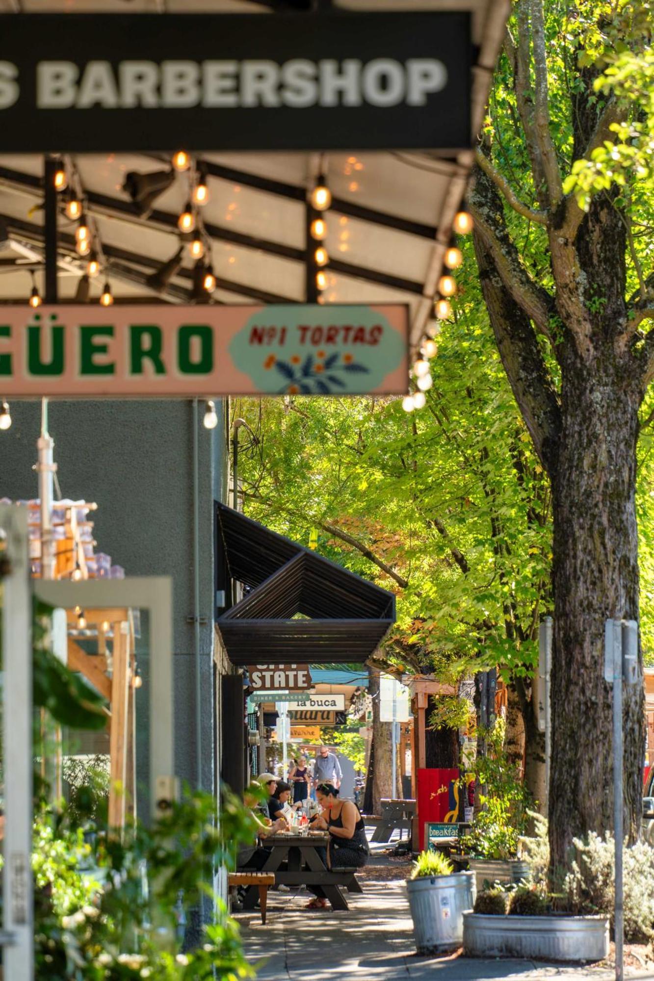 - Pdx Art Deco Lounge - Local Eateries, Bars & Shops * Portland